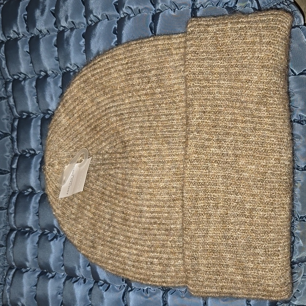 NWT American Eagle Outfitters Brown Knit Beanie One Size Unisex